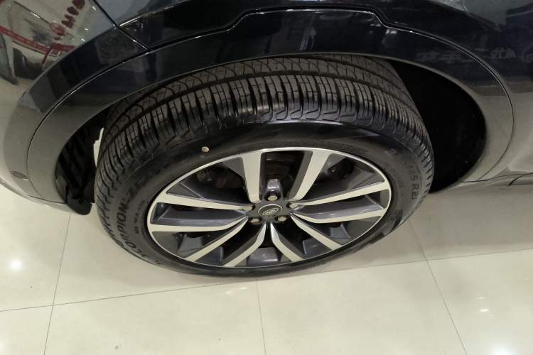Used Land Rover Discovery 2023 Restyled 360 PS R-Dynamic SE Exterior 4