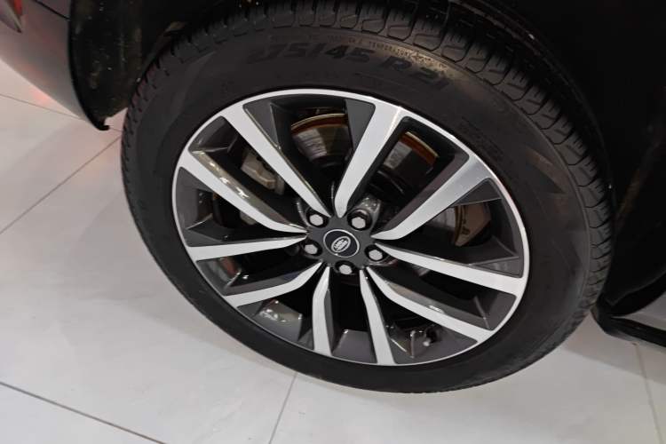 Used Land Rover Discovery 2023 Restyled 360 PS R-Dynamic SE Exterior 5