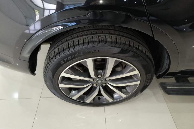 Used Land Rover Discovery 2023 Restyled 360 PS R-Dynamic SE Exterior 5