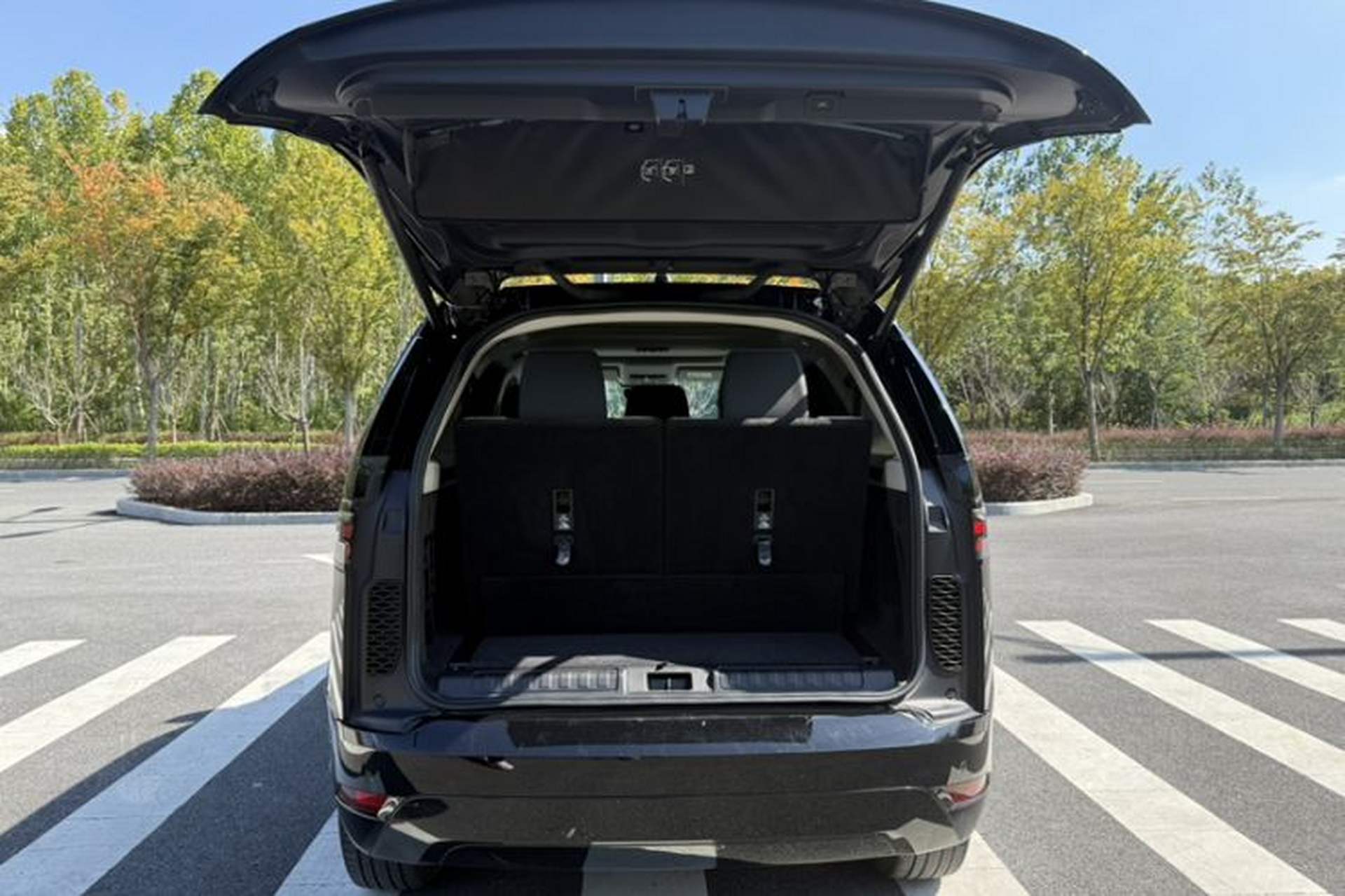 Used Land Rover Discovery 2023 360 PS R-Dynamic S Exterior 7