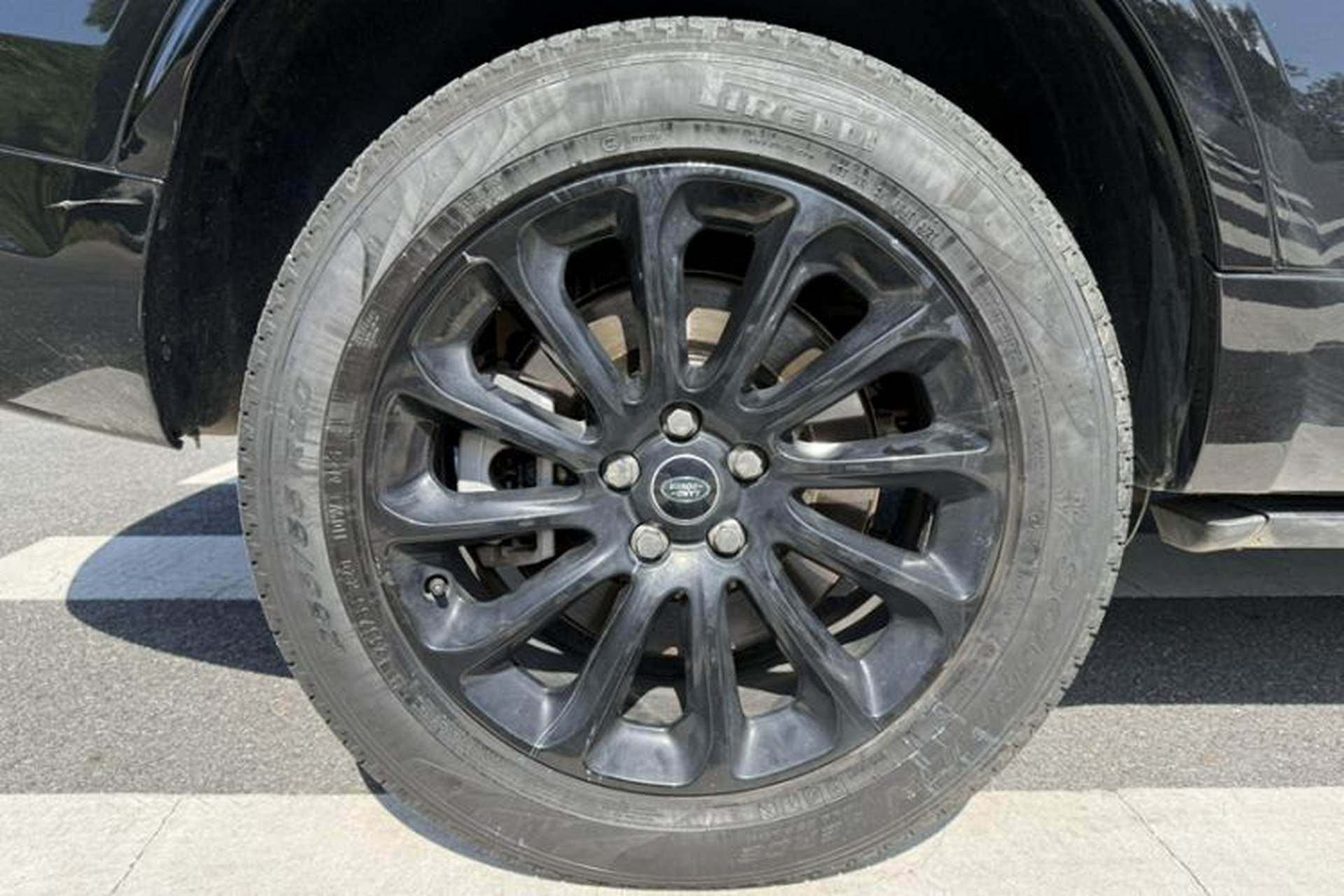 Used Land Rover Discovery 2023 360 PS R-Dynamic S Exterior 8