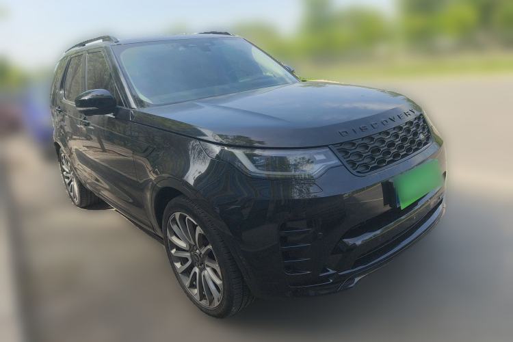 Used Land Rover Discovery 2023 Revised Version 360 PS R-Dynamic S Front Right 45 Deg