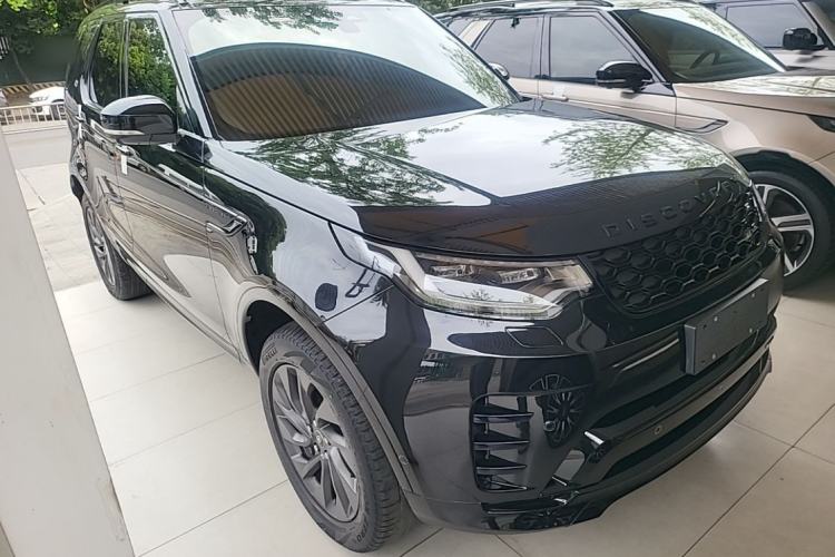 Used Land Rover Discovery 2023 Revised Version 360 PS R-Dynamic S Front Right 45 Deg