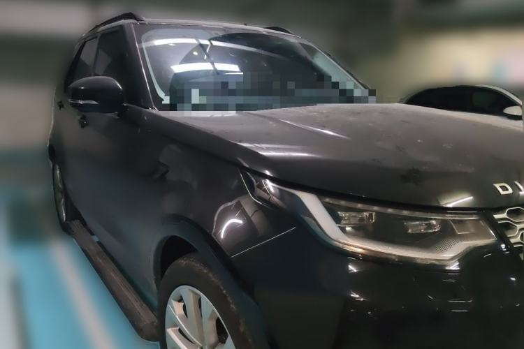 Used Land Rover Discovery 2023 360 PS R-Dynamic SE Front Right 45 Deg
