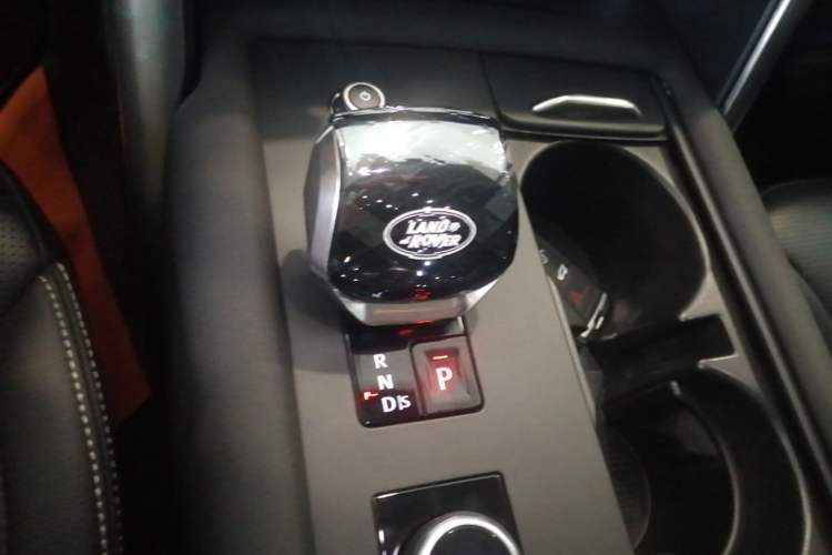 Used Land Rover Discovery 2023 360 PS R-Dynamic S Gear Lever
