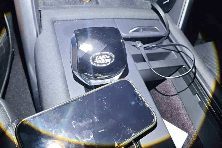 Used Land Rover Discovery 2023 360 PS R-Dynamic SE Gear Lever