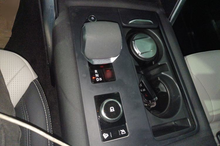 Used Land Rover Discovery 2023 360 PS R-Dynamic S Gear Lever