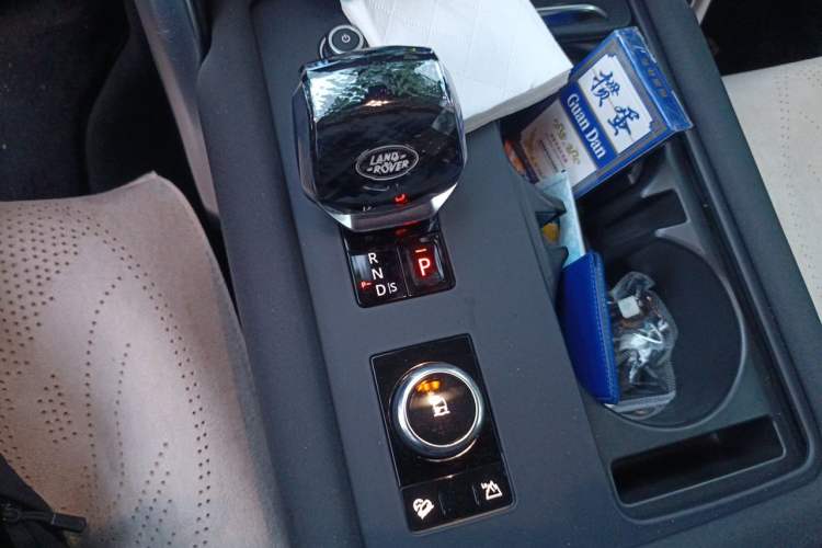 Used Land Rover Discovery 2023 360 PS R-Dynamic S Gear Lever