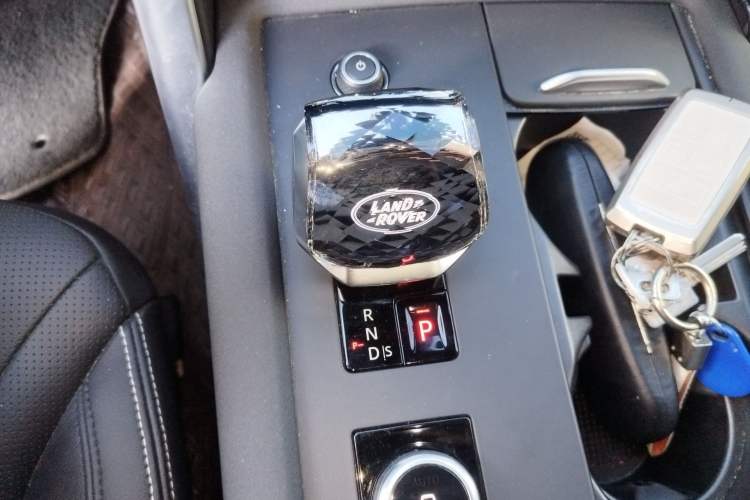 Used Land Rover Discovery 2023 Revised Version 360 PS R-Dynamic S Gear Lever