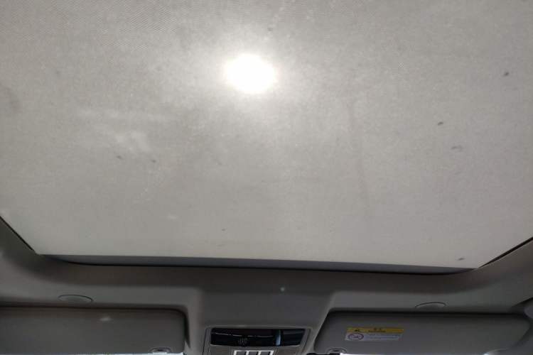 Used Land Rover Discovery 2023 Revised Version 360 PS R-Dynamic S Headliner
