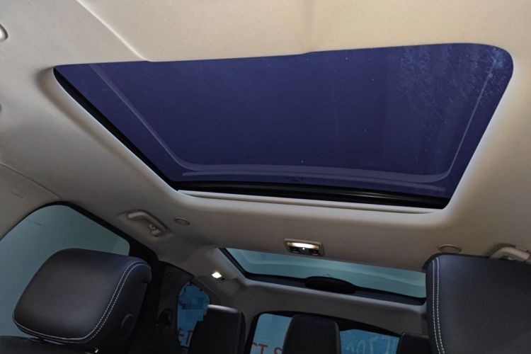 Used Land Rover Discovery 2023 Restyled 360 PS R-Dynamic SE Headliner