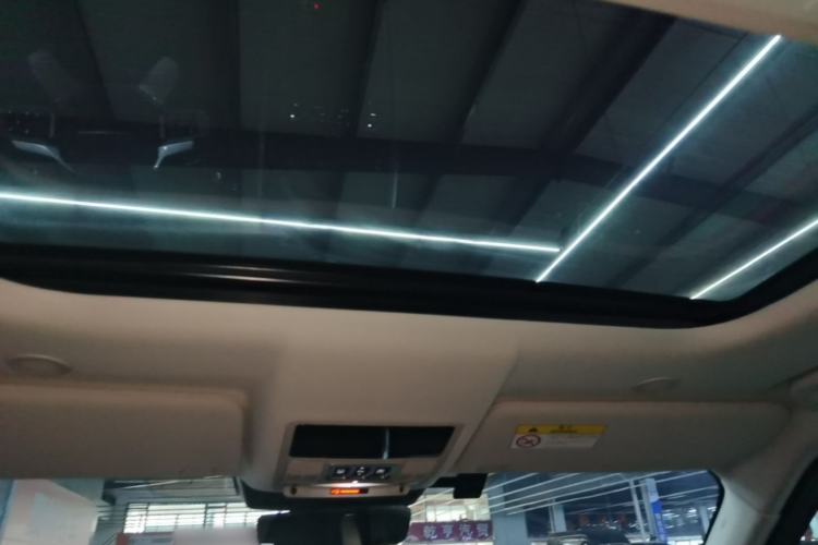 Used Land Rover Discovery 2023 Revised Version 360 PS R-Dynamic S Headliner