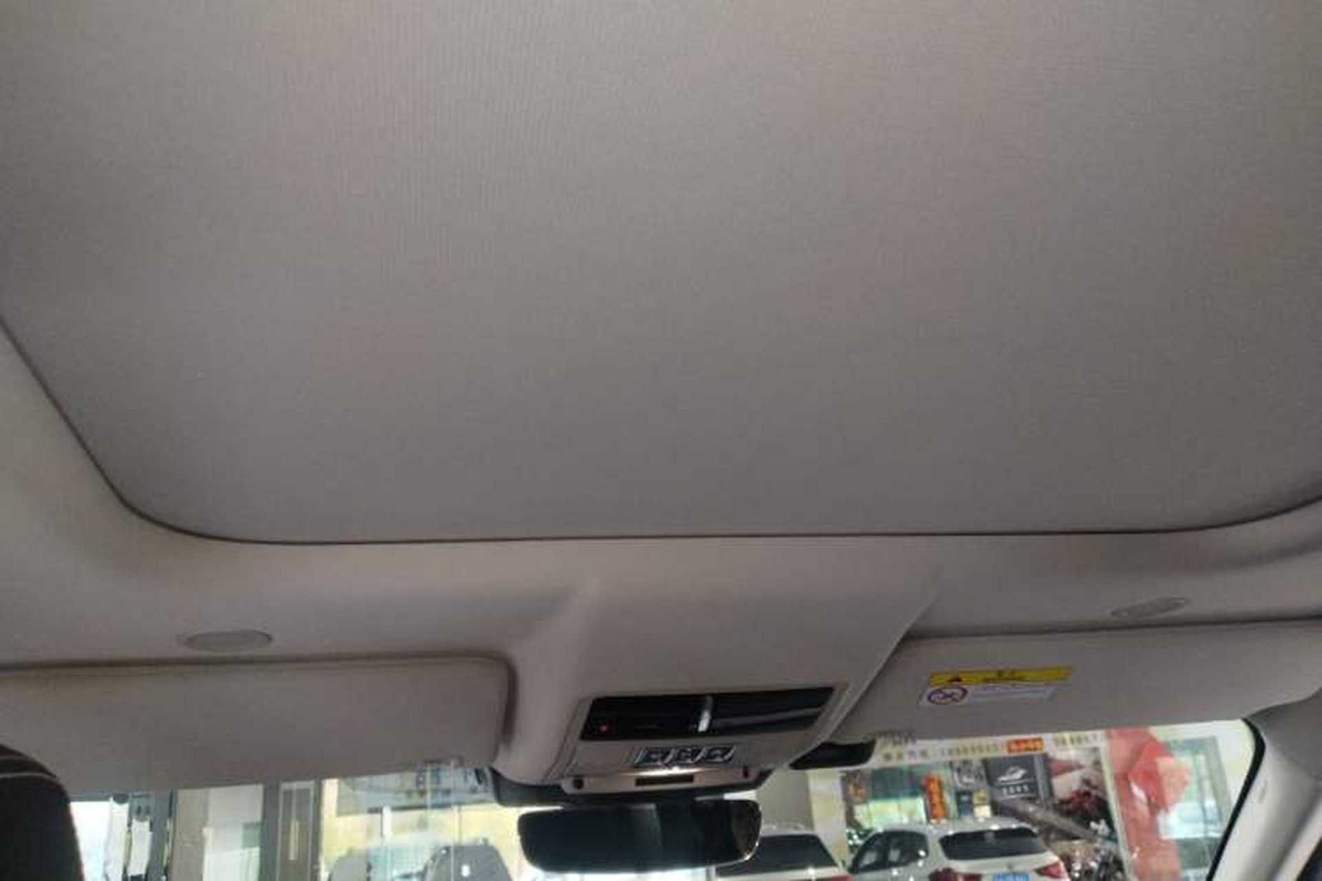Used Land Rover Discovery 2023 Revised Version 360 PS R-Dynamic S Headliner