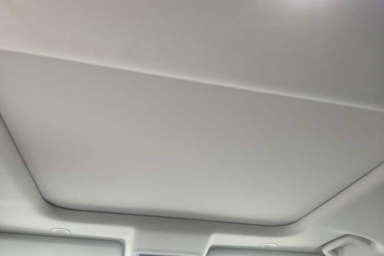 Used Land Rover Discovery 2023 Revised Version 360 PS R-Dynamic S Headliner
