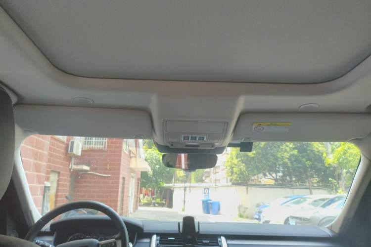 Used Land Rover Discovery 2023 Revised Version 360 PS R-Dynamic S Headliner