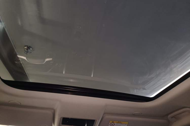 Used Land Rover Discovery 2023 360 PS R-Dynamic S Headliner