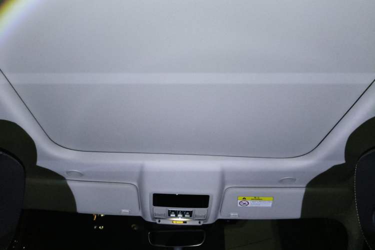 Used Land Rover Discovery 2023 360 PS R-Dynamic S Headliner