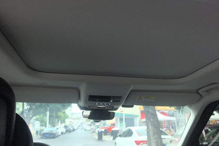 Used Land Rover Discovery 2023 360 PS R-Dynamic S Headliner