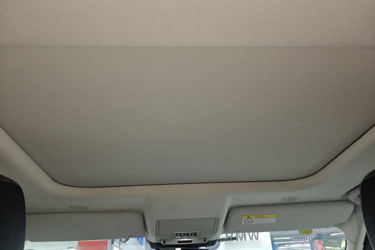 Used Land Rover Discovery 2023 Revised Version 360 PS R-Dynamic S Headliner