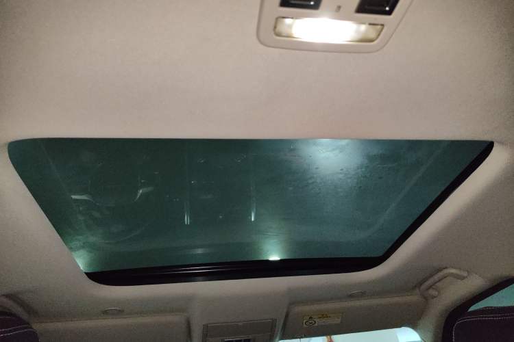 Used Land Rover Discovery 2023 Facelift 300PS S Headliner