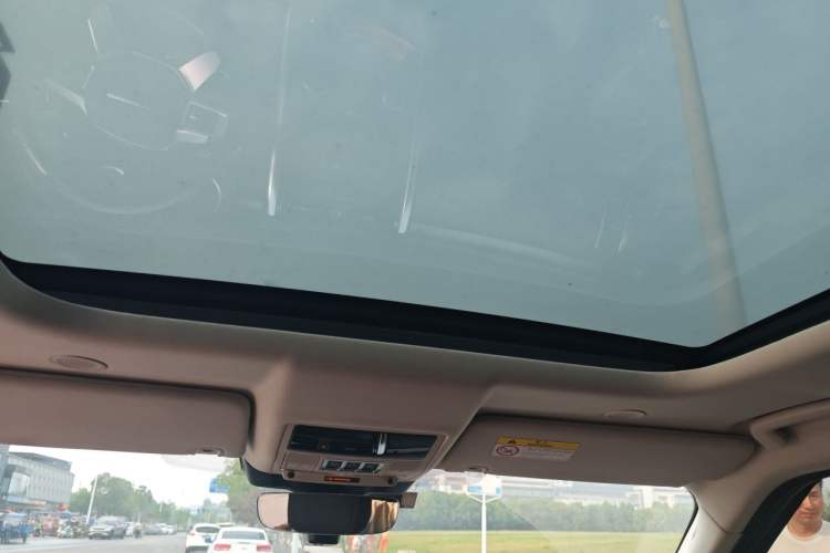 Used Land Rover Discovery 2023 360 PS R-Dynamic SE Headliner
