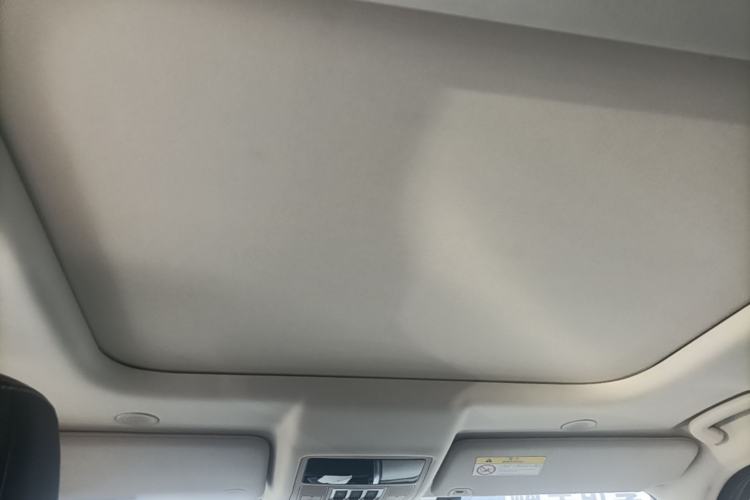 Used Land Rover Discovery 2023 Revised Version 360 PS R-Dynamic S Headliner