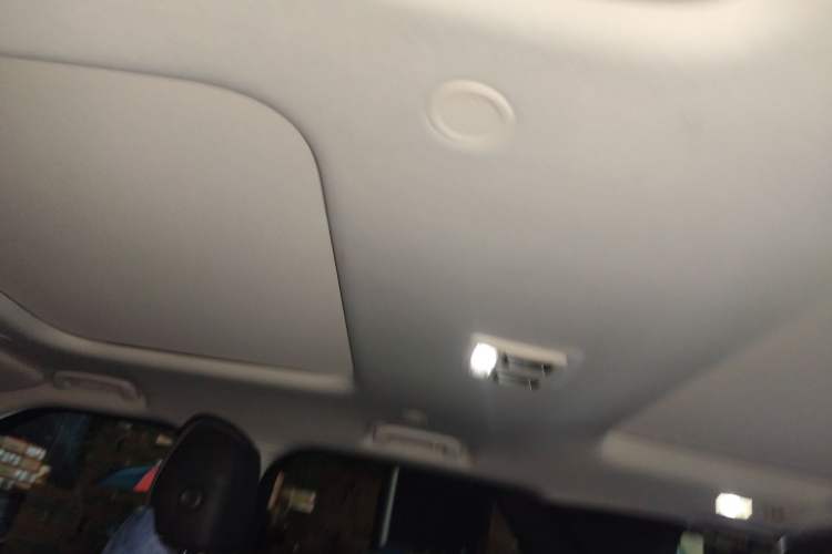 Used Land Rover Discovery 2023 360 PS R-Dynamic S Headliner