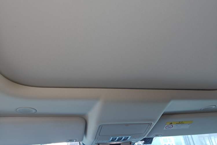 Used Land Rover Discovery 2023 360 PS R-Dynamic S Headliner