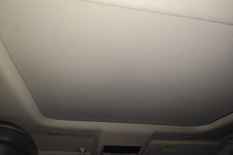 Used Land Rover Discovery 2023 360 PS R-Dynamic SE Headliner