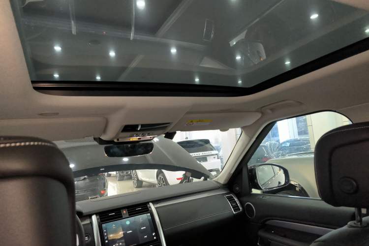 Used Land Rover Discovery 2023 Restyled 360 PS R-Dynamic SE Headliner