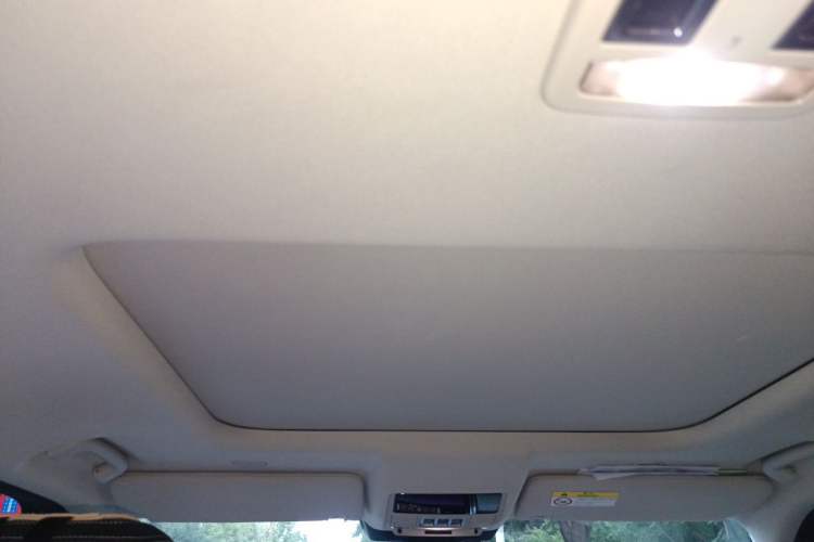 Used Land Rover Discovery 2023 360 PS R-Dynamic S Headliner