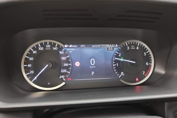 Used Land Rover Discovery 2023 360 PS R-Dynamic S Instrument Cluster