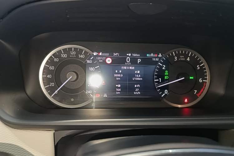 Used Land Rover Discovery 2023 Revised Version 360 PS R-Dynamic S Instrument Cluster