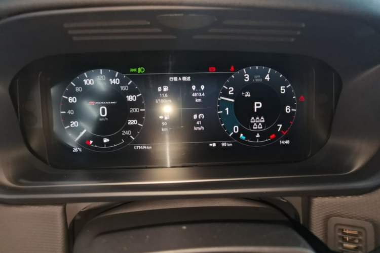 Used Land Rover Discovery 2023 Revised Version 360 PS R-Dynamic S Instrument Cluster