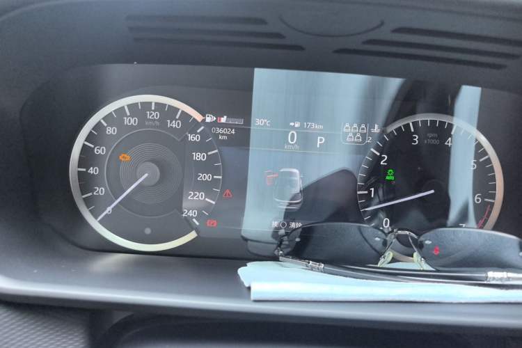 Used Land Rover Discovery 2023 360 PS R-Dynamic S Instrument Cluster