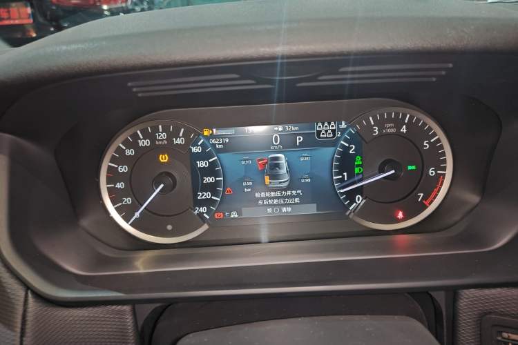 Used Land Rover Discovery 2023 360 PS R-Dynamic SE Instrument Cluster