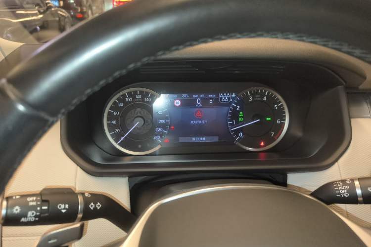 Used Land Rover Discovery 2023 360 PS R-Dynamic S Instrument Cluster