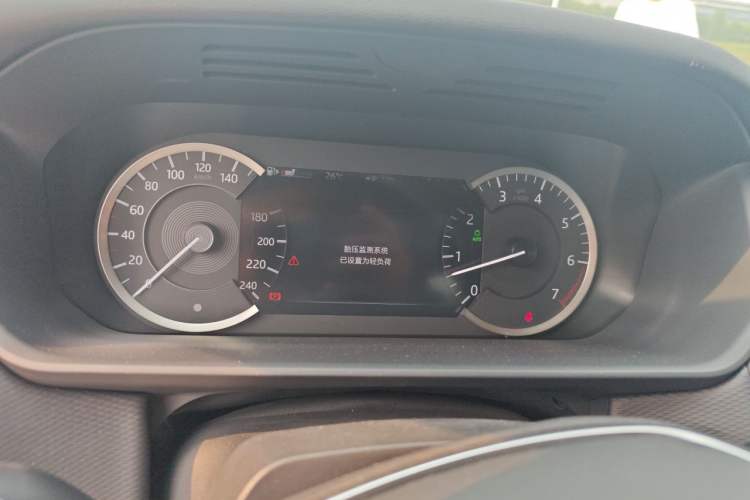 Used Land Rover Discovery 2023 360 PS R-Dynamic SE Instrument Cluster