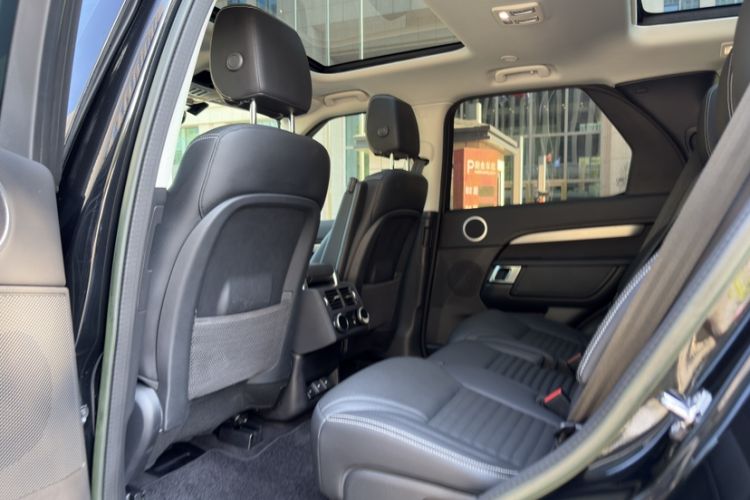 Used Land Rover Discovery 2023 Revised Version 360 PS R-Dynamic S Interior 10