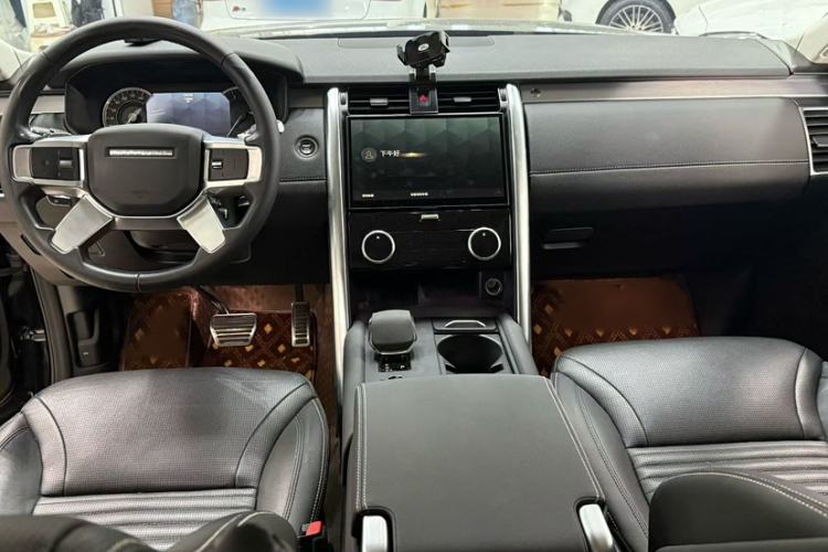 Used Land Rover Discovery 2023 Revised Version 360 PS R-Dynamic S Interior 2