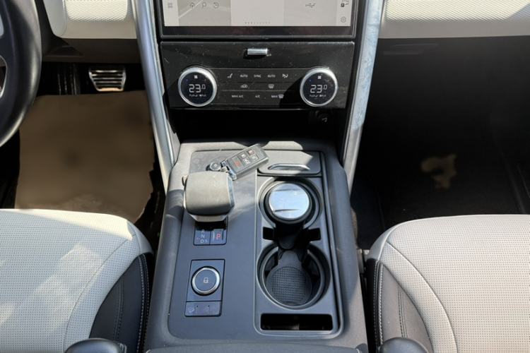 Used Land Rover Discovery 2023 360 PS R-Dynamic S Interior 2