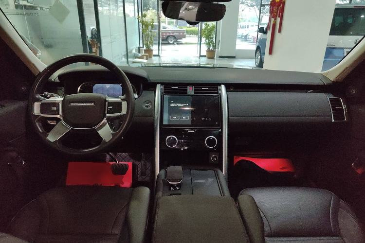 Used Land Rover Discovery 2023 Facelift 300PS S Interior 2