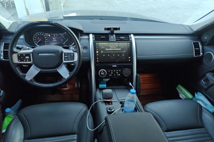 Used Land Rover Discovery 2023 360 PS R-Dynamic S Interior 2