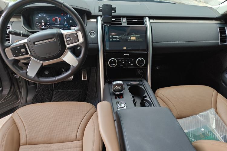 Used Land Rover Discovery 2023 360 PS Metropolitan Edition Interior 2
