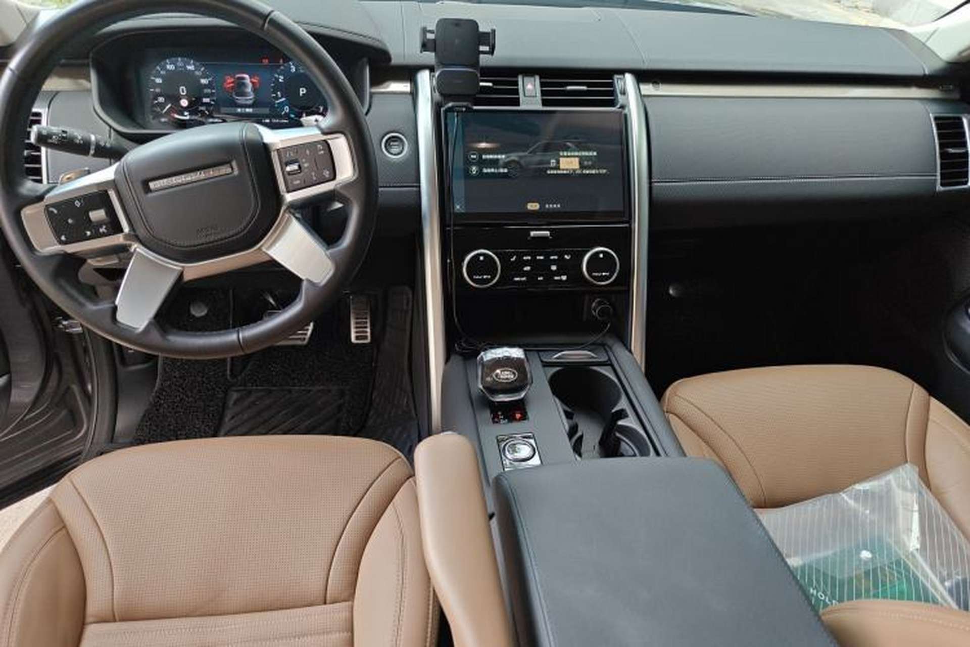 Used Land Rover Discovery 2023 360 PS Metropolitan Edition Interior 2