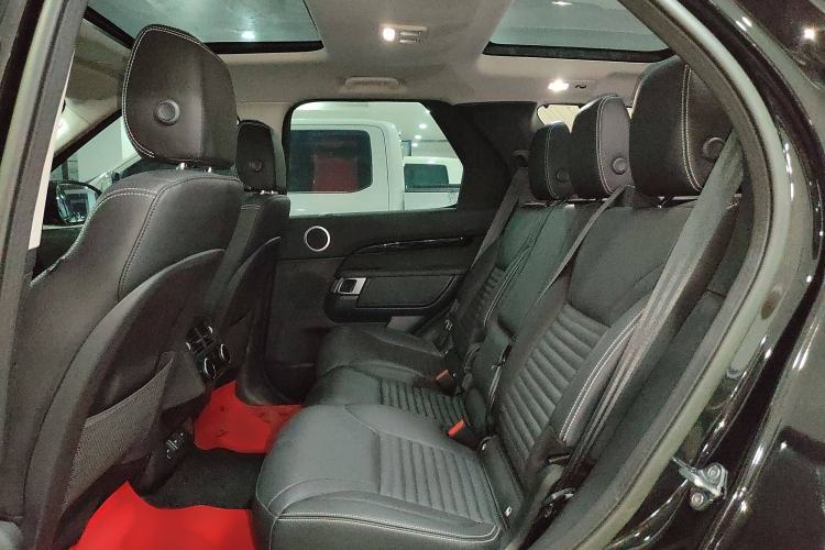 Used Land Rover Discovery 2023 Facelift 300PS S Interior 4