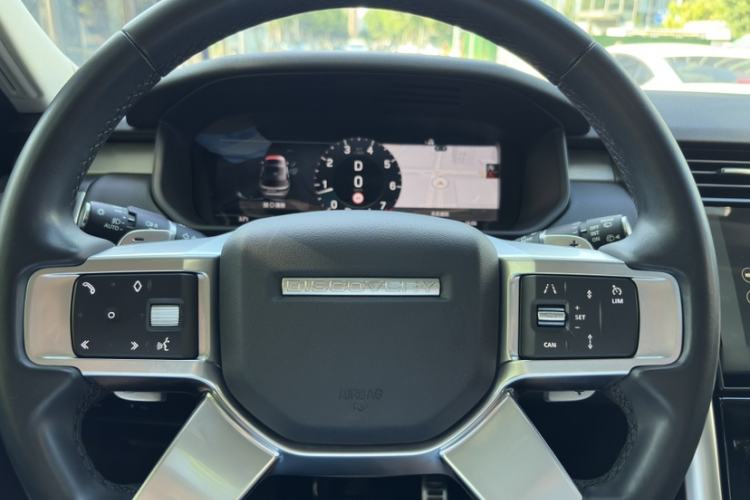 Used Land Rover Discovery 2023 Revised Version 360 PS R-Dynamic S Interior 6