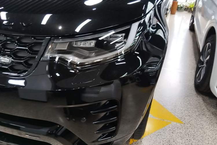 Used Land Rover Discovery 2023 Revised Version 360 PS R-Dynamic S Left Front Headlight