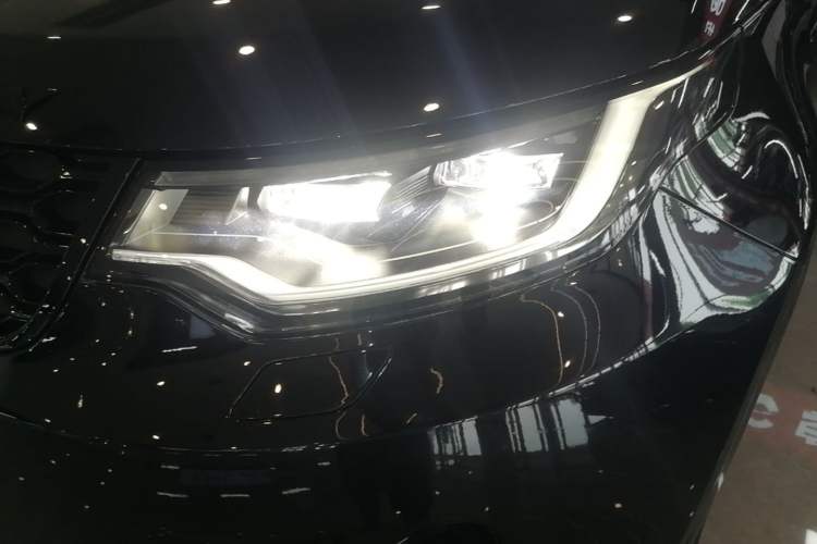 Used Land Rover Discovery 2023 360 PS R-Dynamic S Left Front Headlight