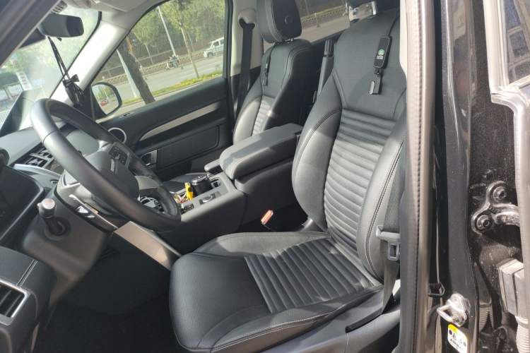 Used Land Rover Discovery 2023 Revised Version 360 PS R-Dynamic S Left Front Seat